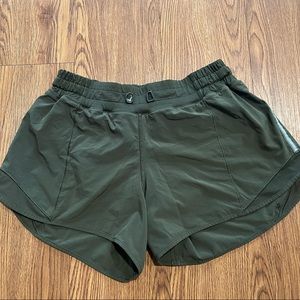 Lululemon Hotty Hot shorts 2.5” size 6